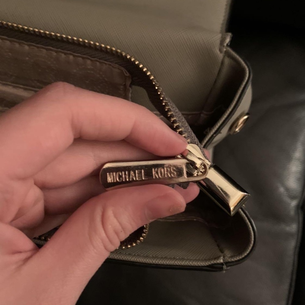 MICHAEL KORS CROSSBODY - Picture 3 of 4